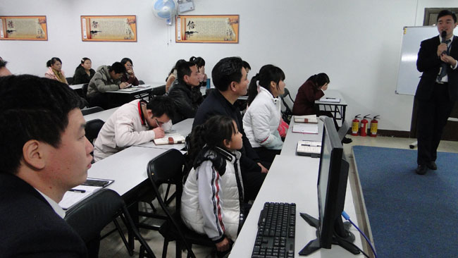兄道友，弟道恭。兄弟睦，孝在中