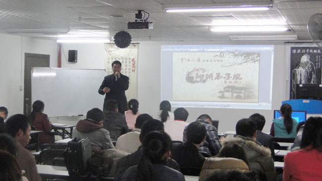 兄道友，弟道恭。兄弟睦，孝在中