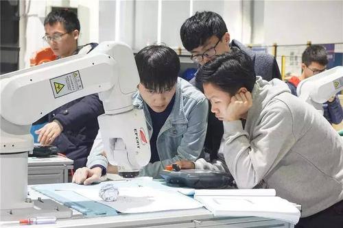 工業(yè)機(jī)器人技術(shù)培訓(xùn)前景怎么樣？包就業(yè)么？